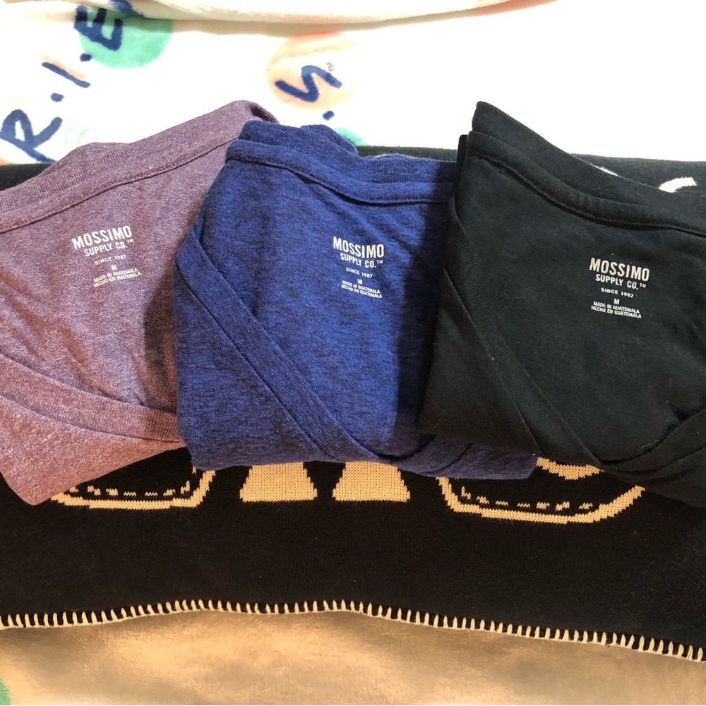 Mossimo T-shirts - Picture 4 of 4